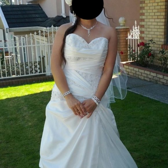 La Sposa Wedding Dress - Picture 7 of 10